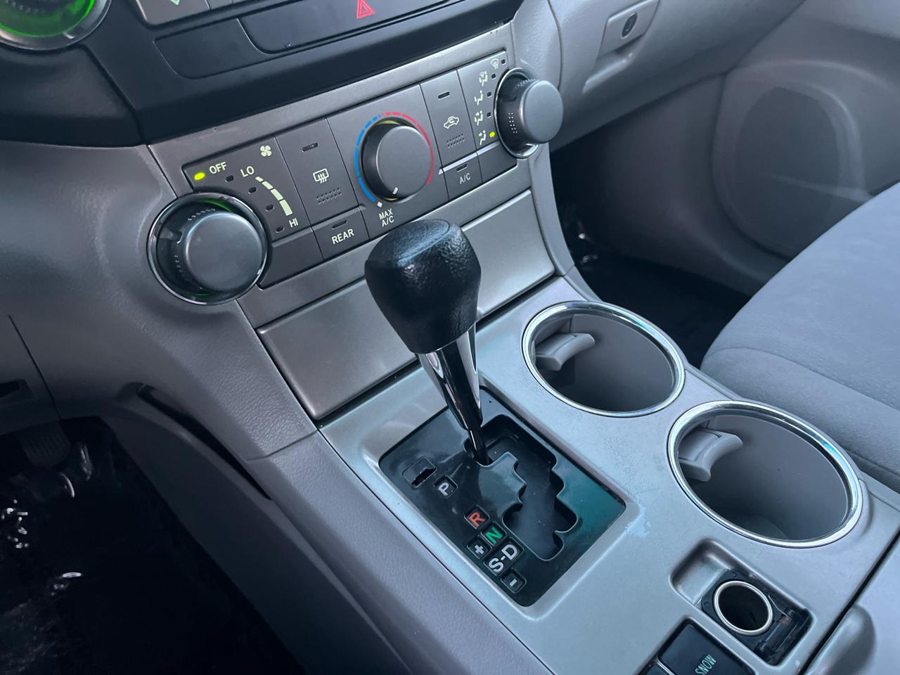 Toyota Highlander Base 2WD I4 2012