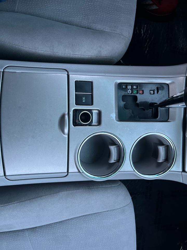 Toyota Highlander Base 2WD I4 2012