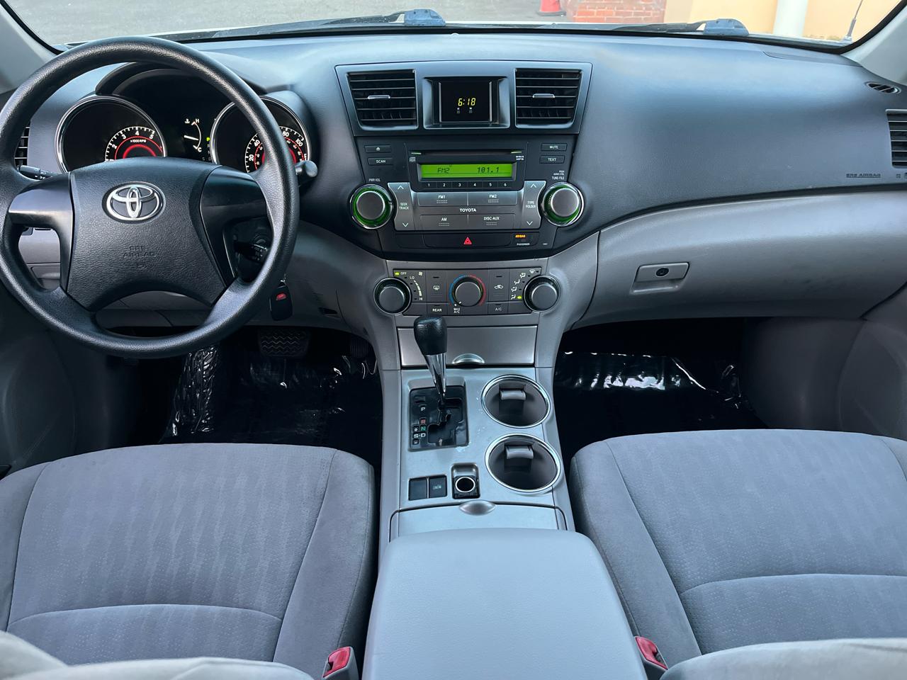 Toyota Highlander Base 2WD I4 2012