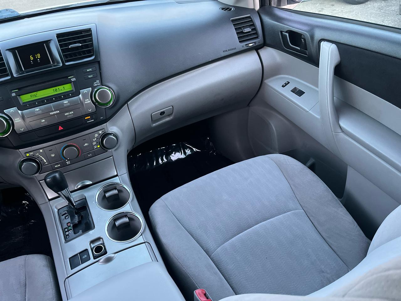 Toyota Highlander Base 2WD I4 2012