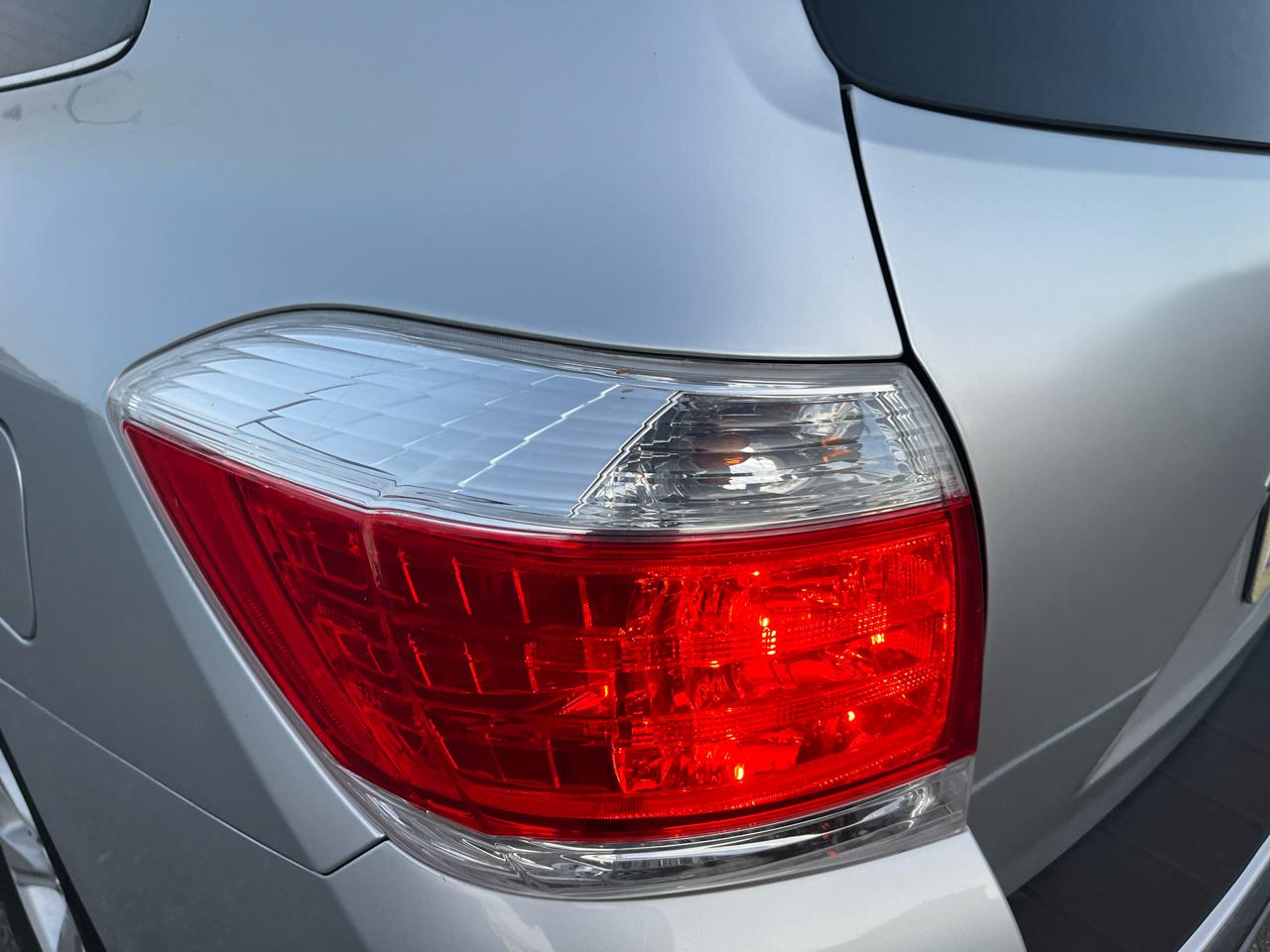 Toyota Highlander Base 2WD I4 2012