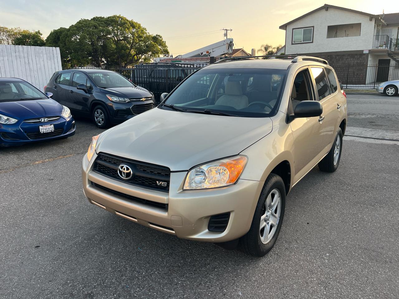 Toyota RAV4 Base V6 2WD 2012