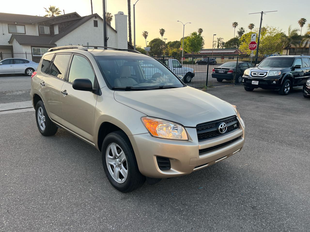 Toyota RAV4 Base V6 2WD 2012