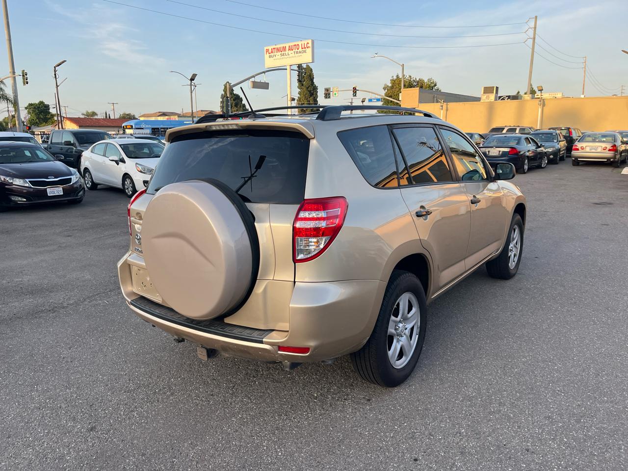 Toyota RAV4 Base V6 2WD 2012