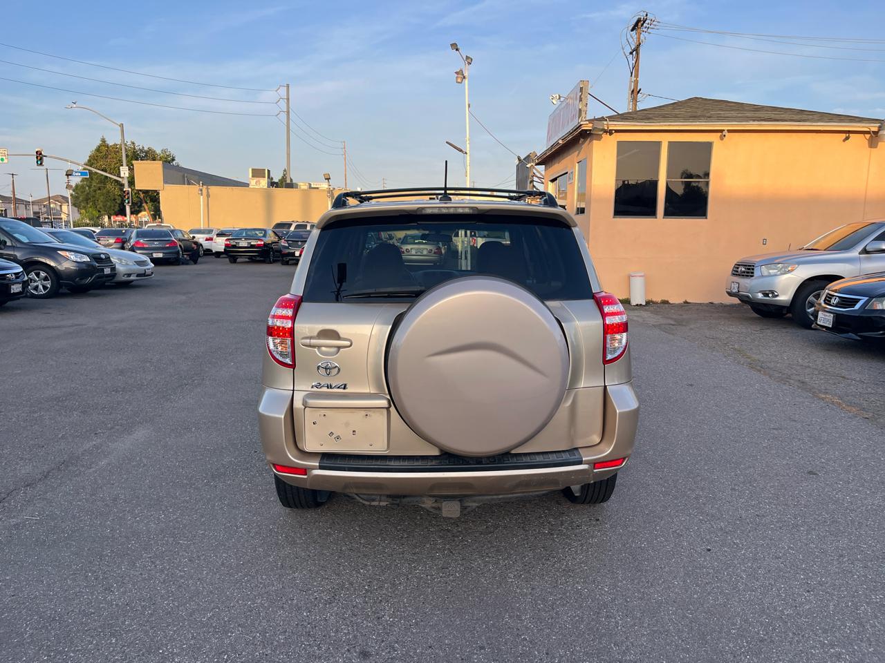 Toyota RAV4 Base V6 2WD 2012