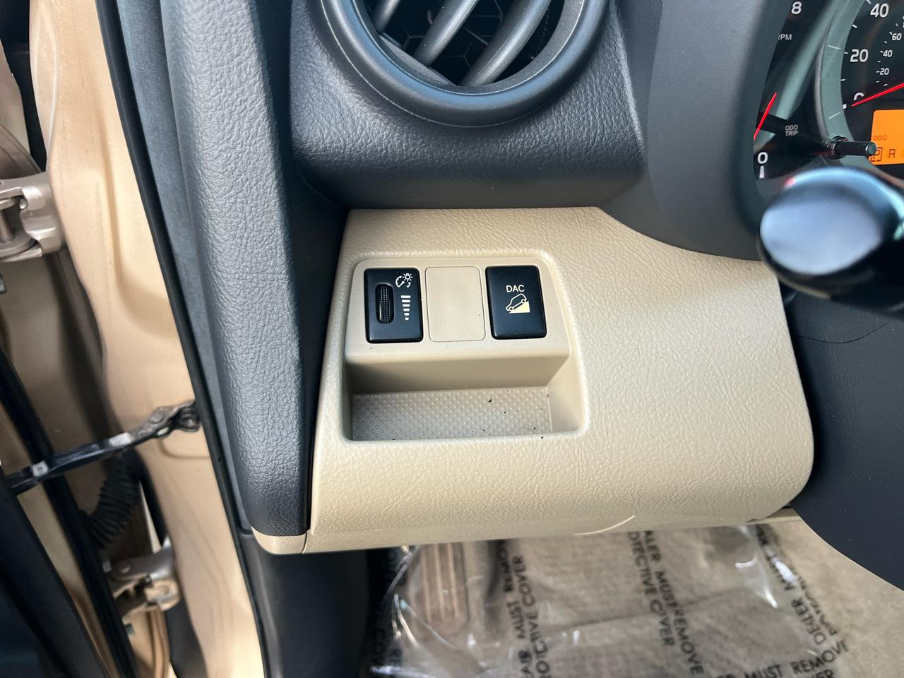 Toyota RAV4 Base V6 2WD 2012