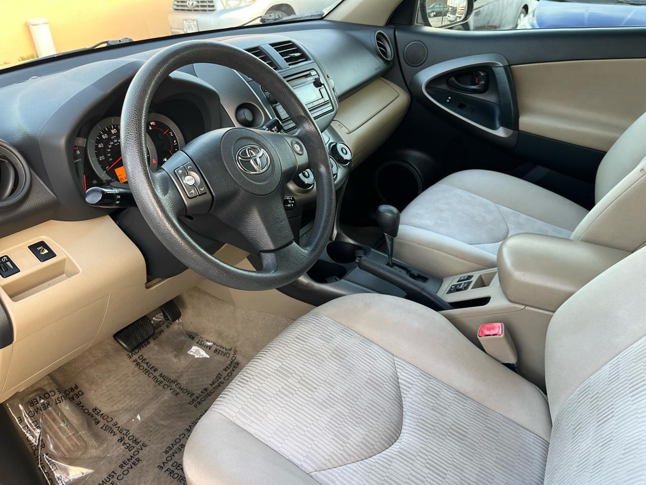 Toyota RAV4 Base V6 2WD 2012