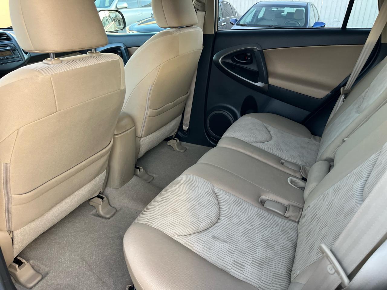 Toyota RAV4 Base V6 2WD 2012