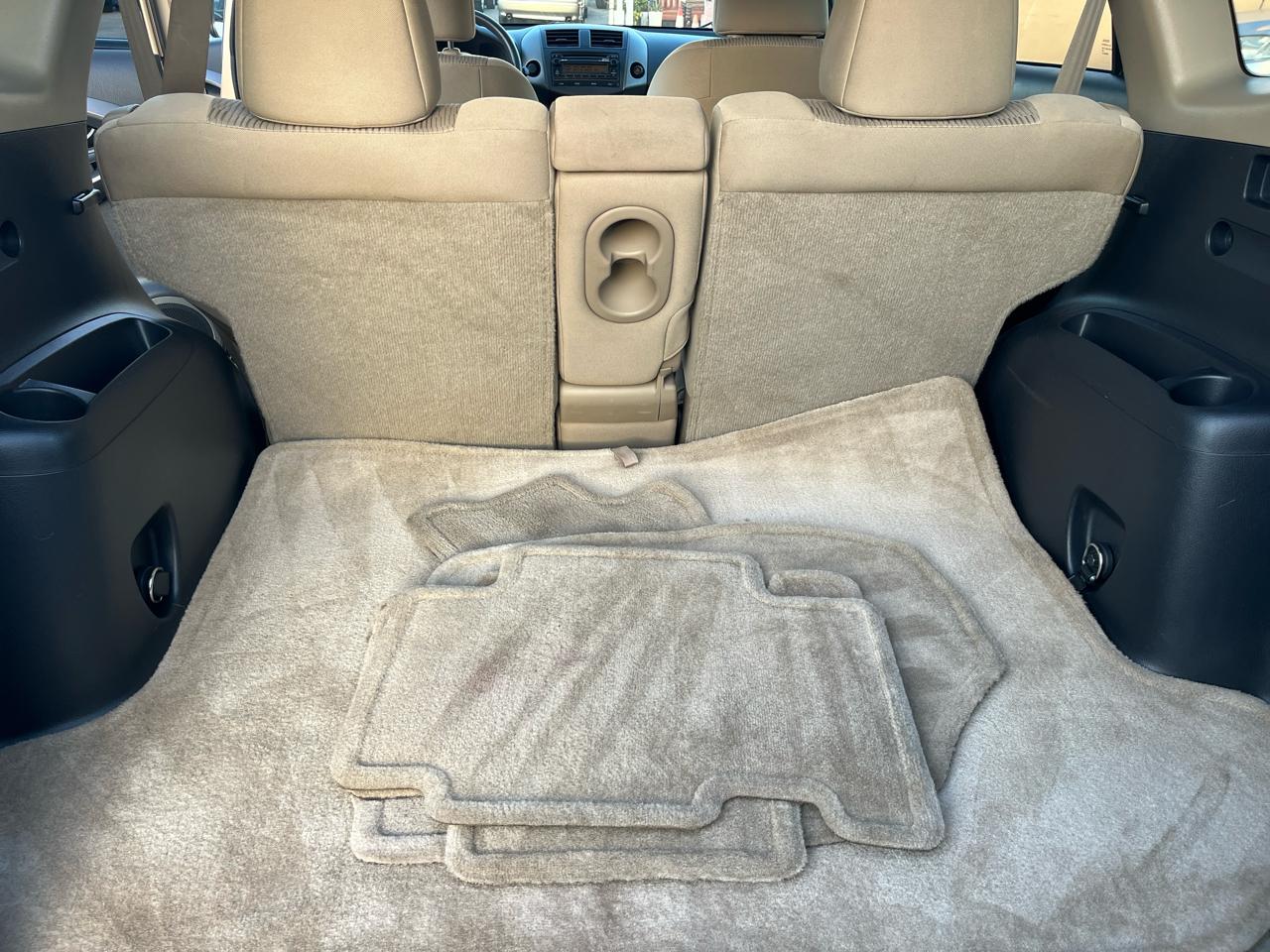 Toyota RAV4 Base V6 2WD 2012