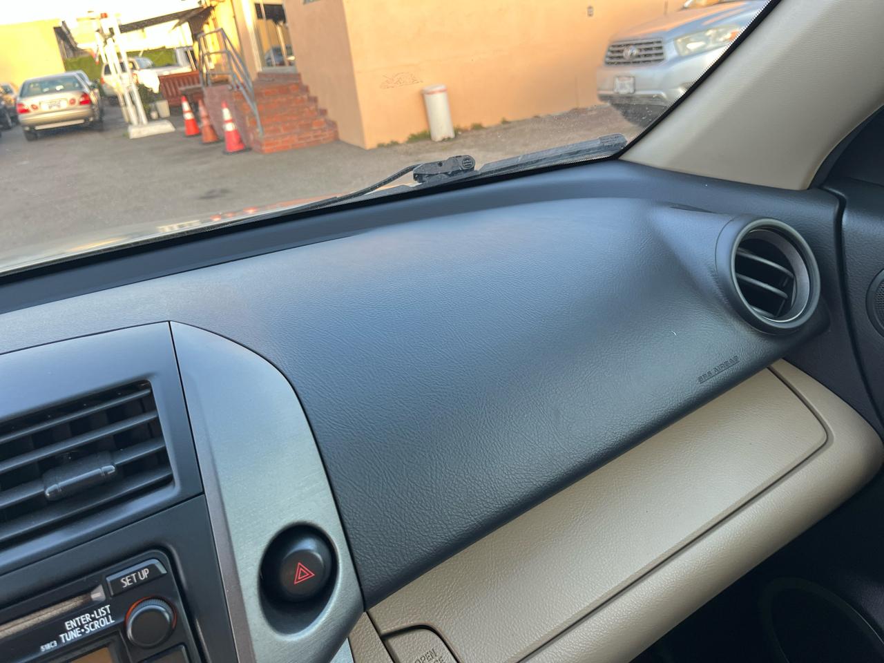 Toyota RAV4 Base V6 2WD 2012