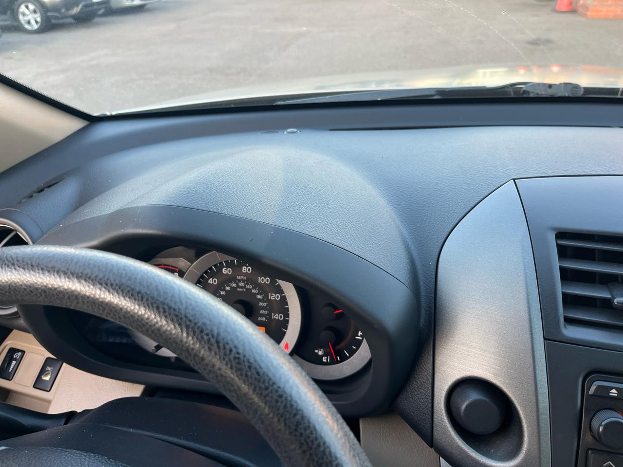 Toyota RAV4 Base V6 2WD 2012