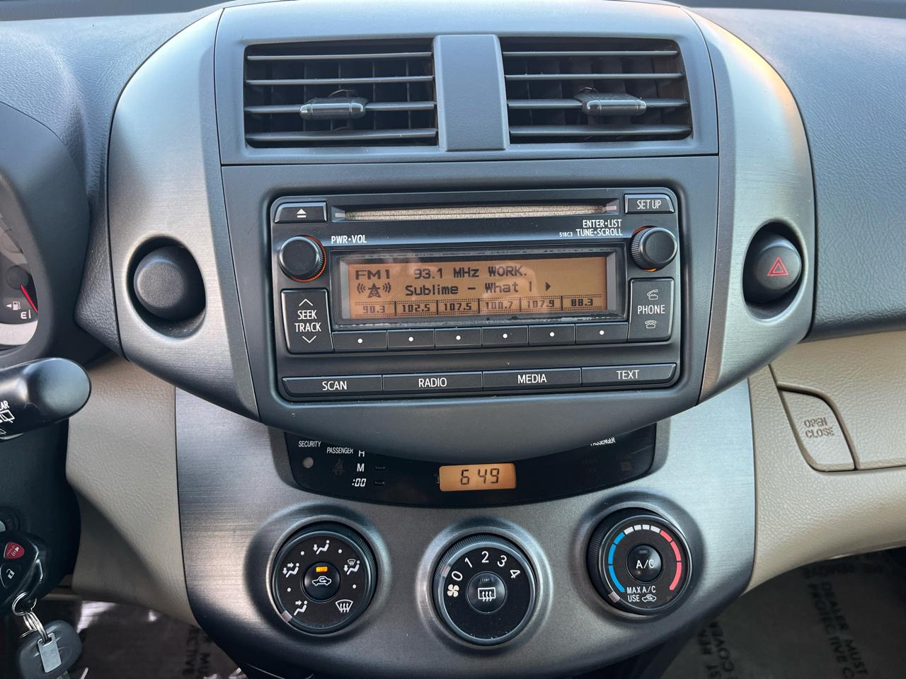 Toyota RAV4 Base V6 2WD 2012