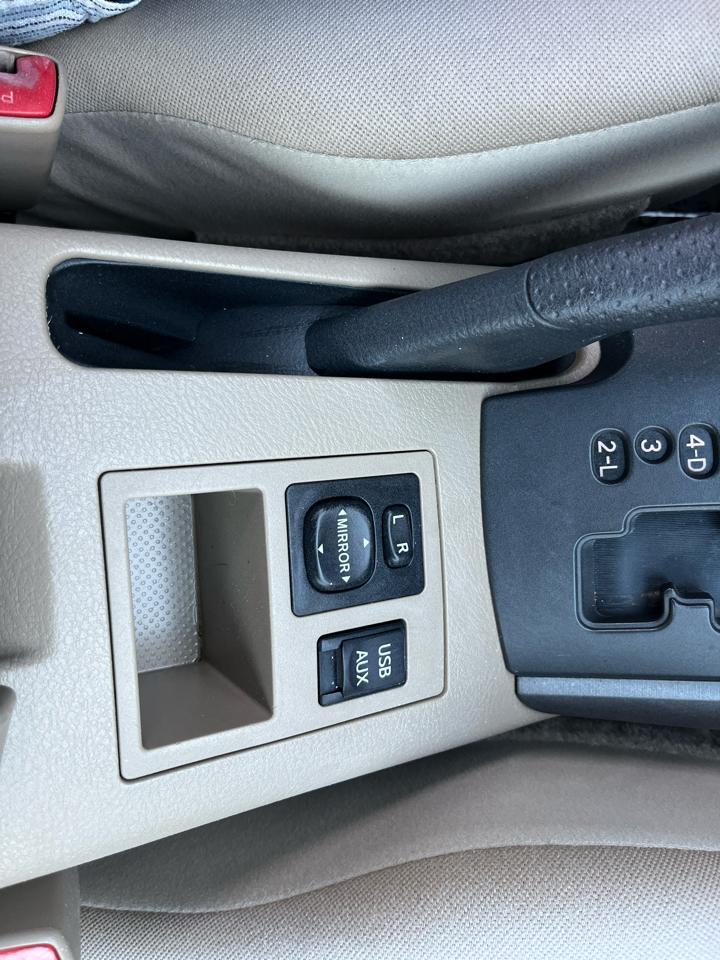 Toyota RAV4 Base V6 2WD 2012