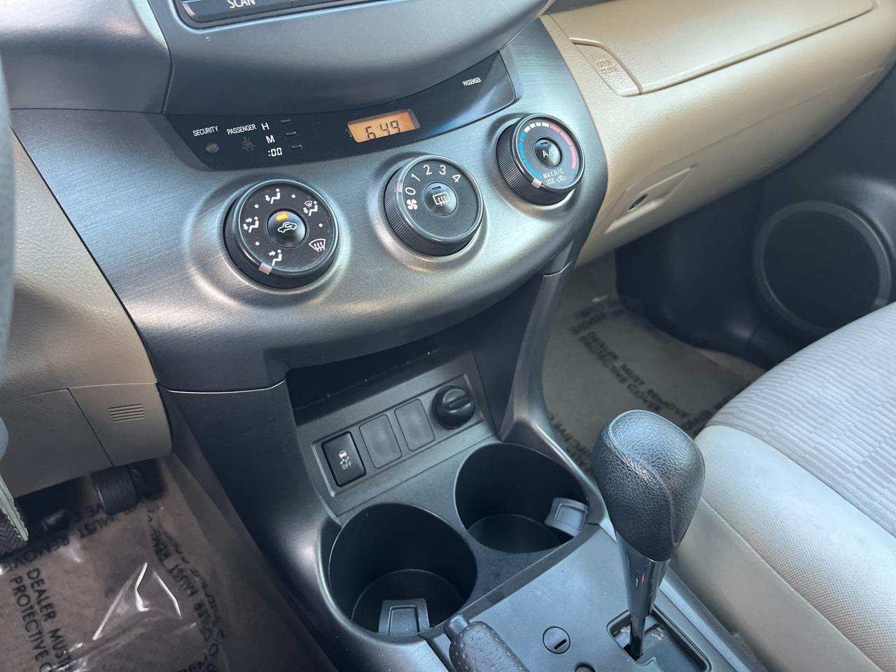 Toyota RAV4 Base V6 2WD 2012