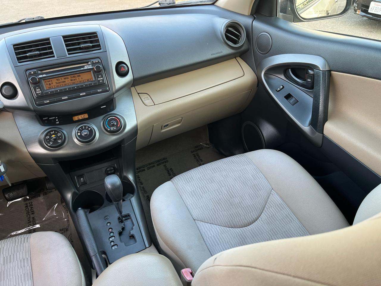 Toyota RAV4 Base V6 2WD 2012