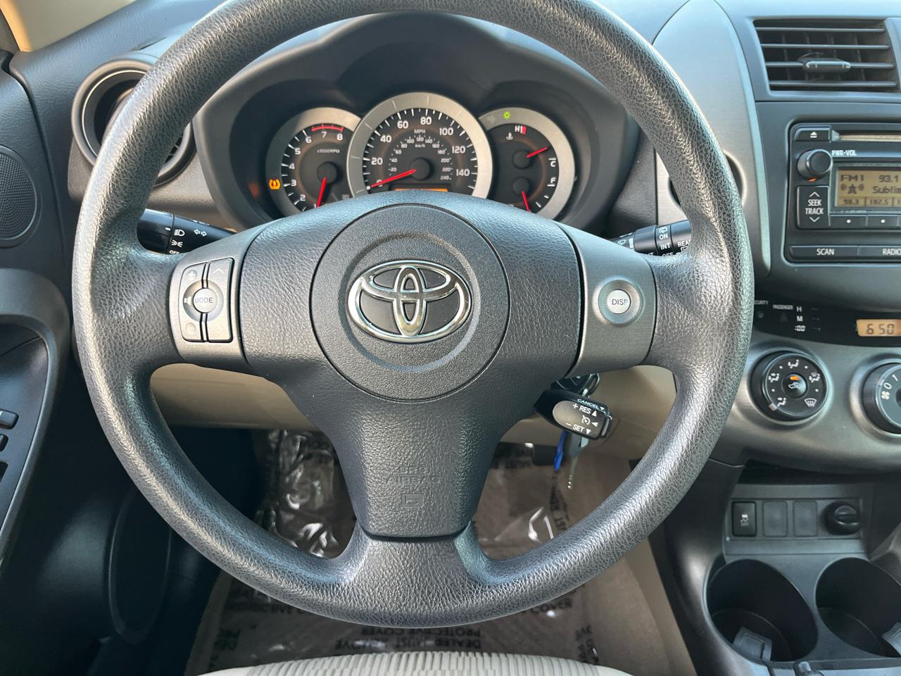 Toyota RAV4 Base V6 2WD 2012