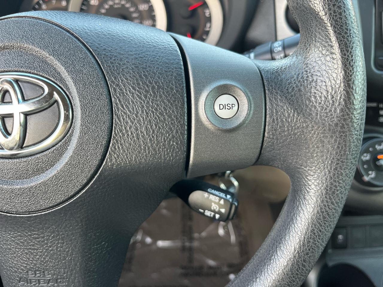 Toyota RAV4 Base V6 2WD 2012