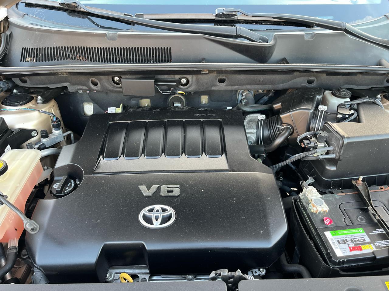 Toyota RAV4 Base V6 2WD 2012
