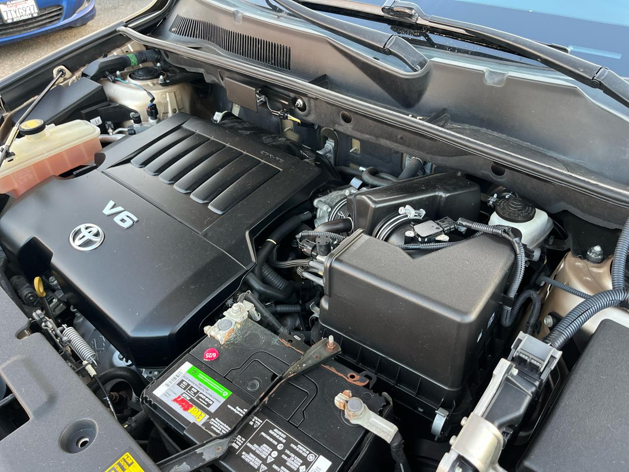 Toyota RAV4 Base V6 2WD 2012