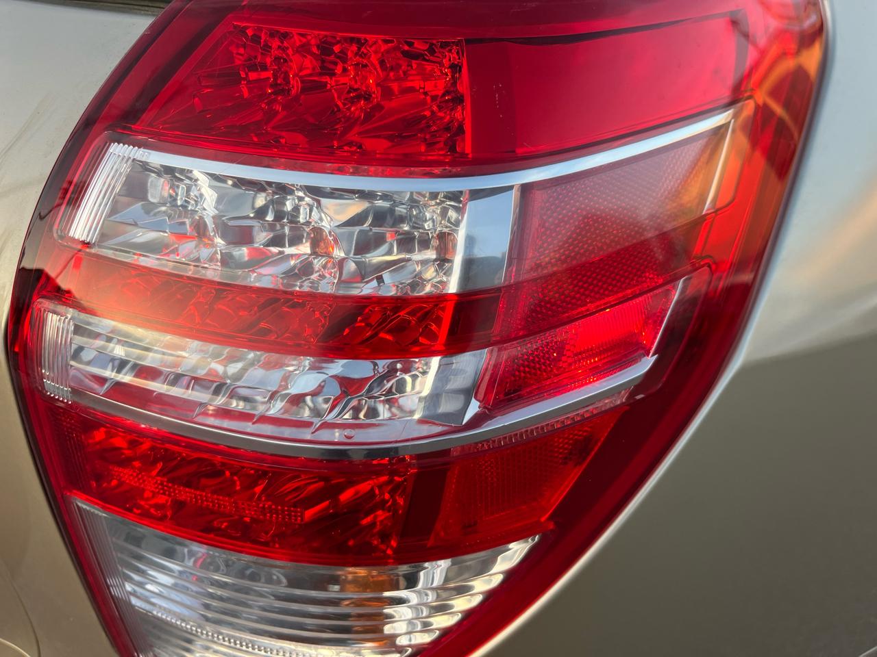 Toyota RAV4 Base V6 2WD 2012