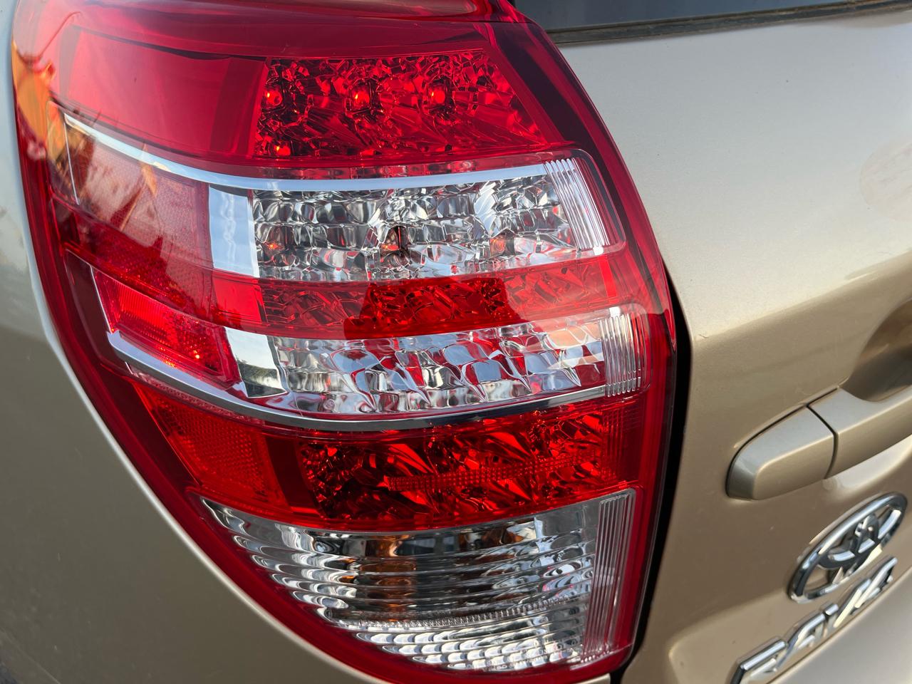 Toyota RAV4 Base V6 2WD 2012