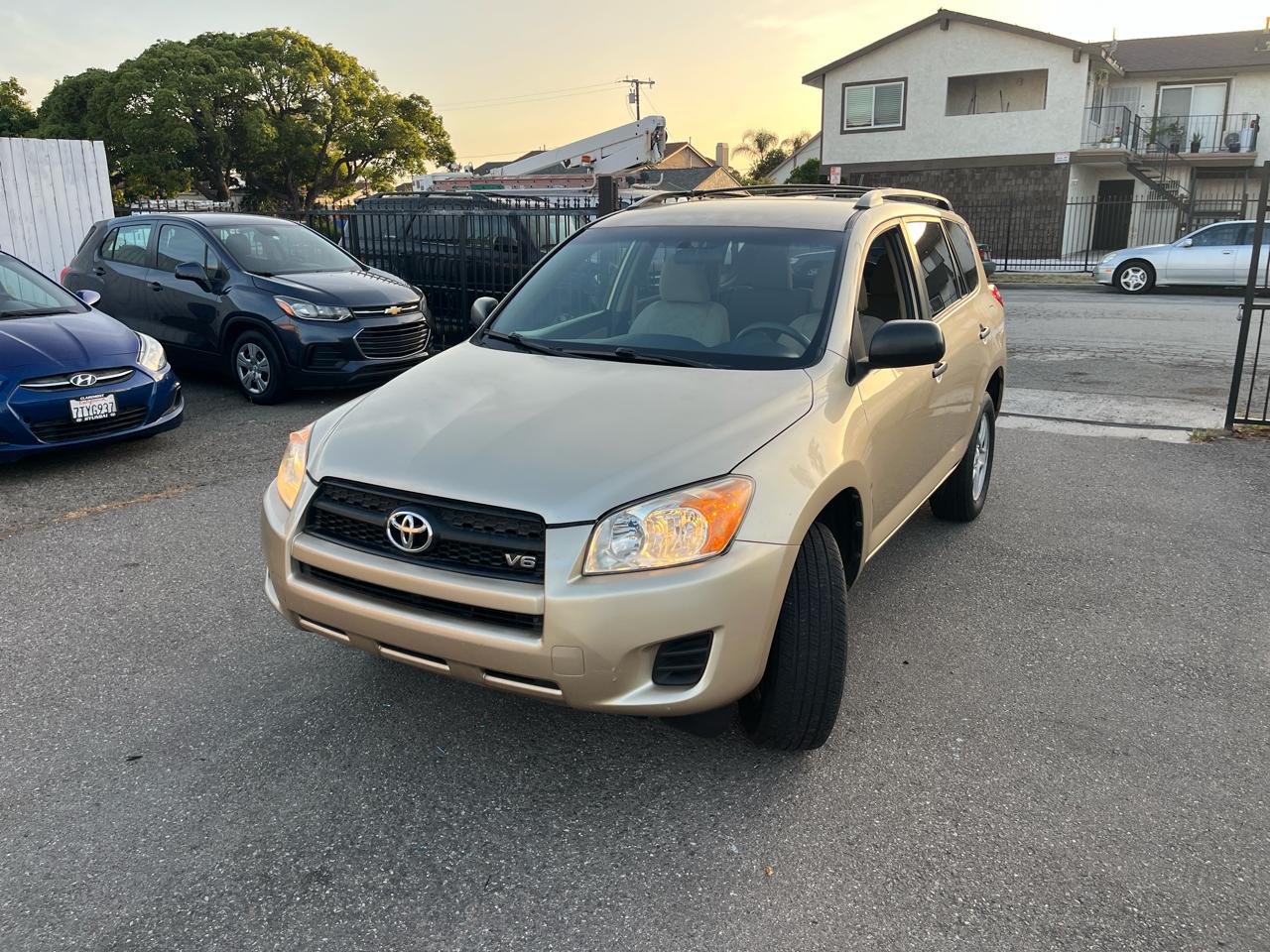 Toyota RAV4 Base V6 2WD 2012