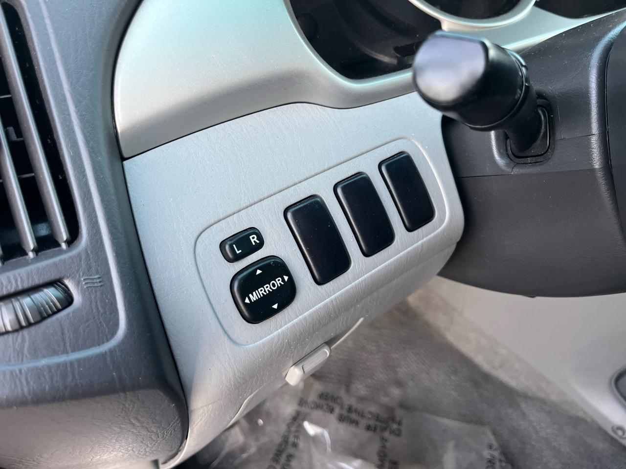 Toyota Highlander Limited V6 2WD 2006