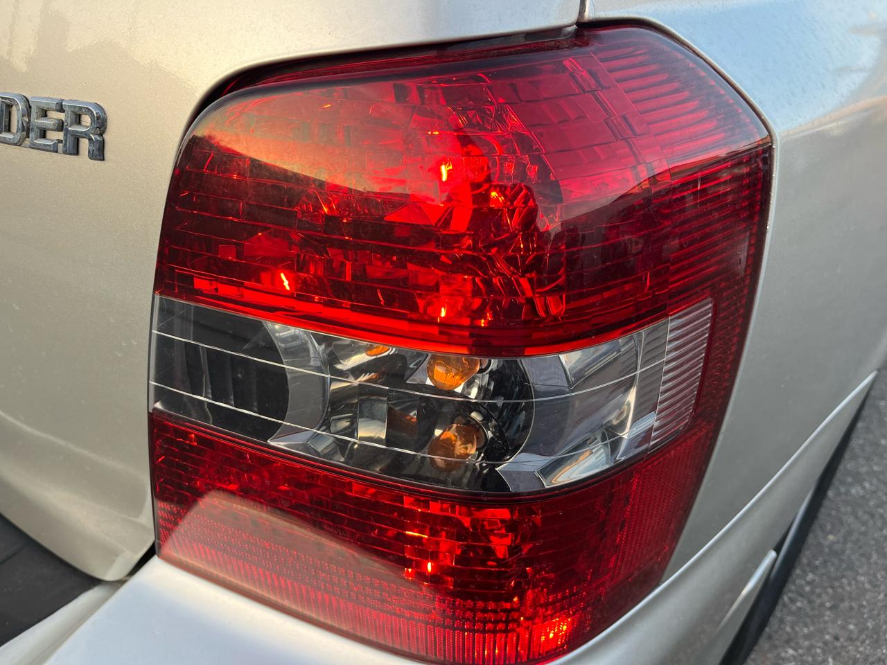 Toyota Highlander Limited V6 2WD 2006