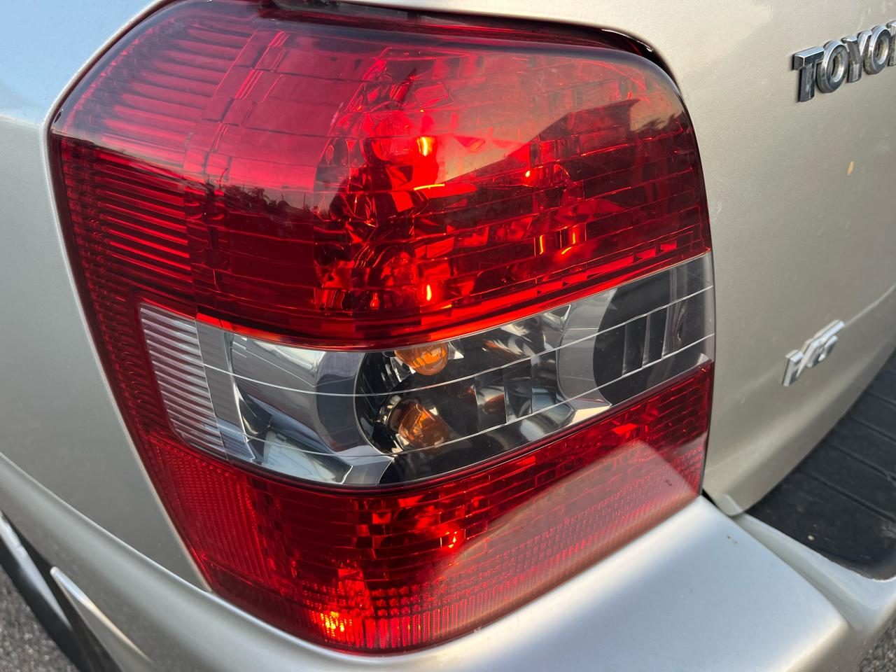 Toyota Highlander Limited V6 2WD 2006