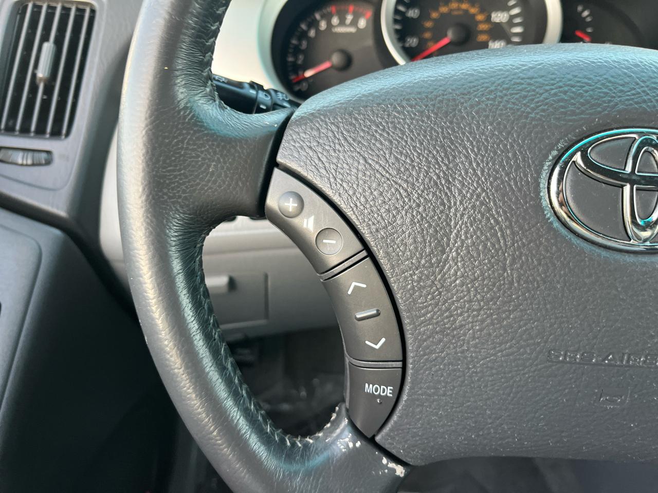 Toyota Highlander Limited V6 2WD 2006