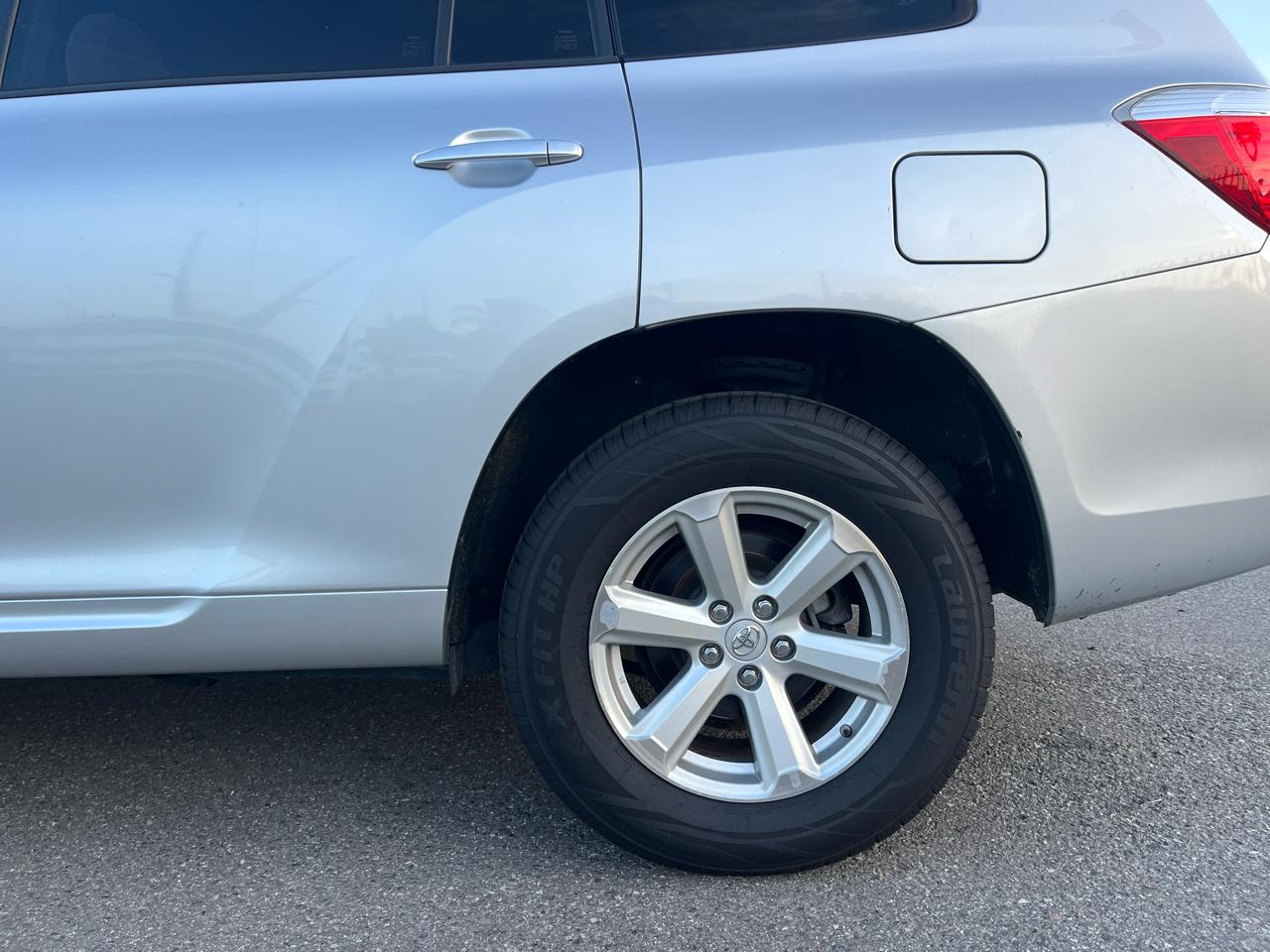 Toyota Highlander Base 2WD 2009