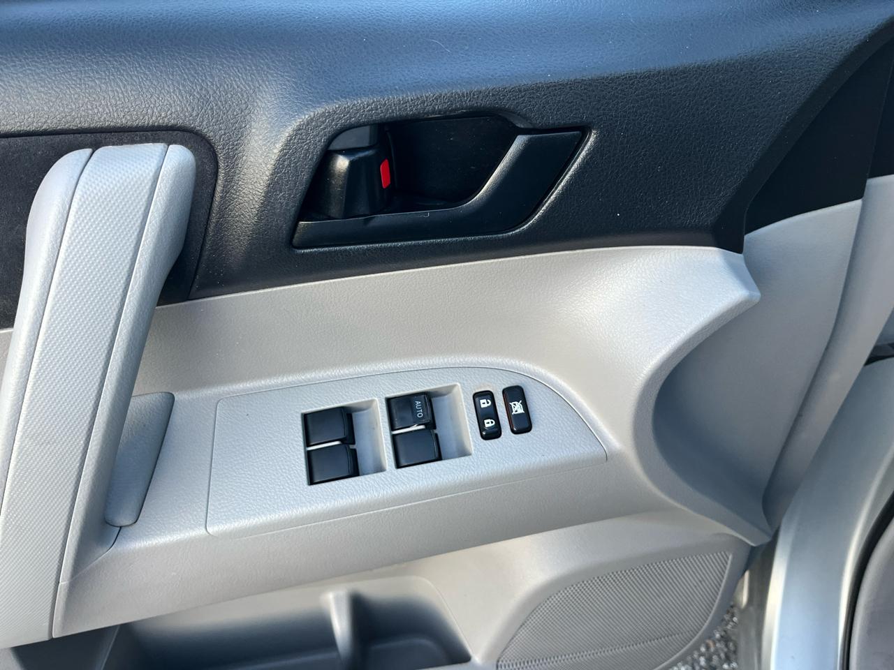 Toyota Highlander Base 2WD 2009