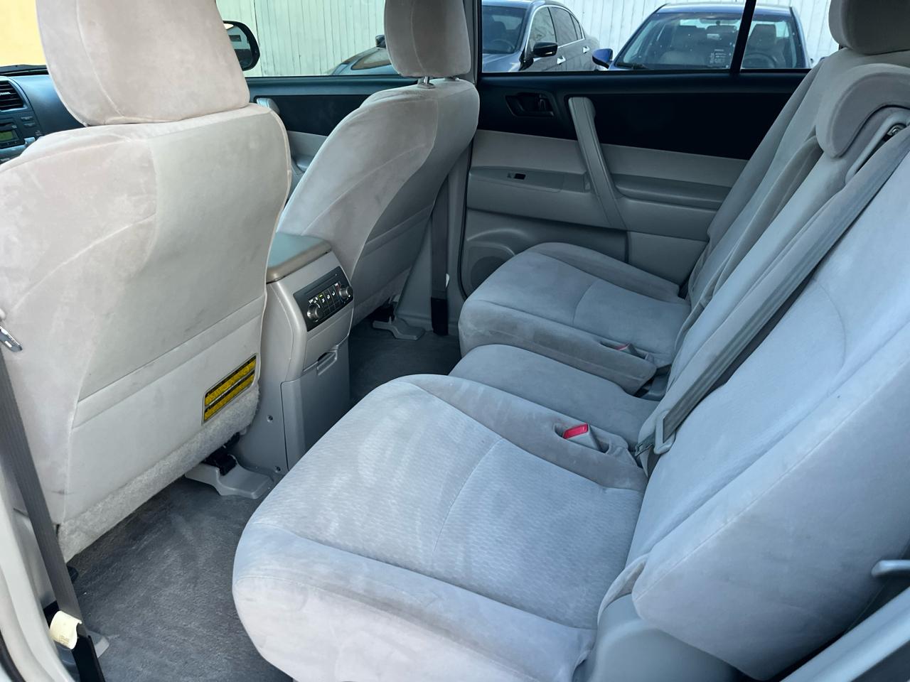 Toyota Highlander Base 2WD 2009