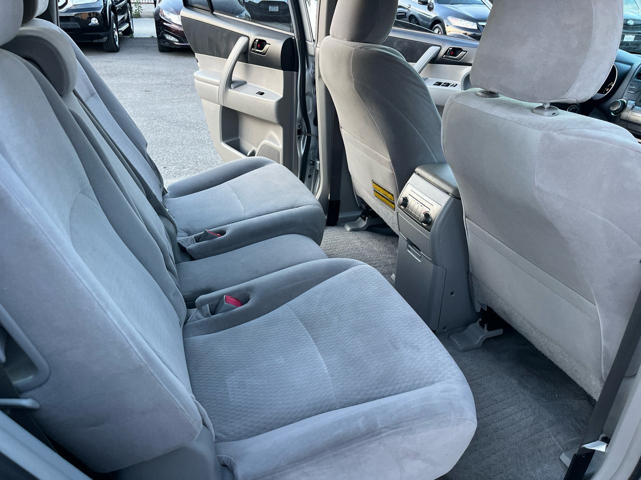 Toyota Highlander Base 2WD 2009