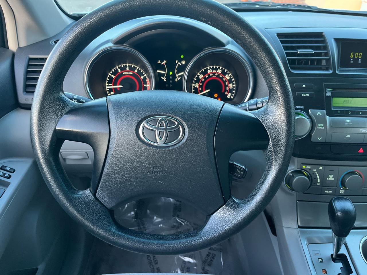 Toyota Highlander Base 2WD 2009