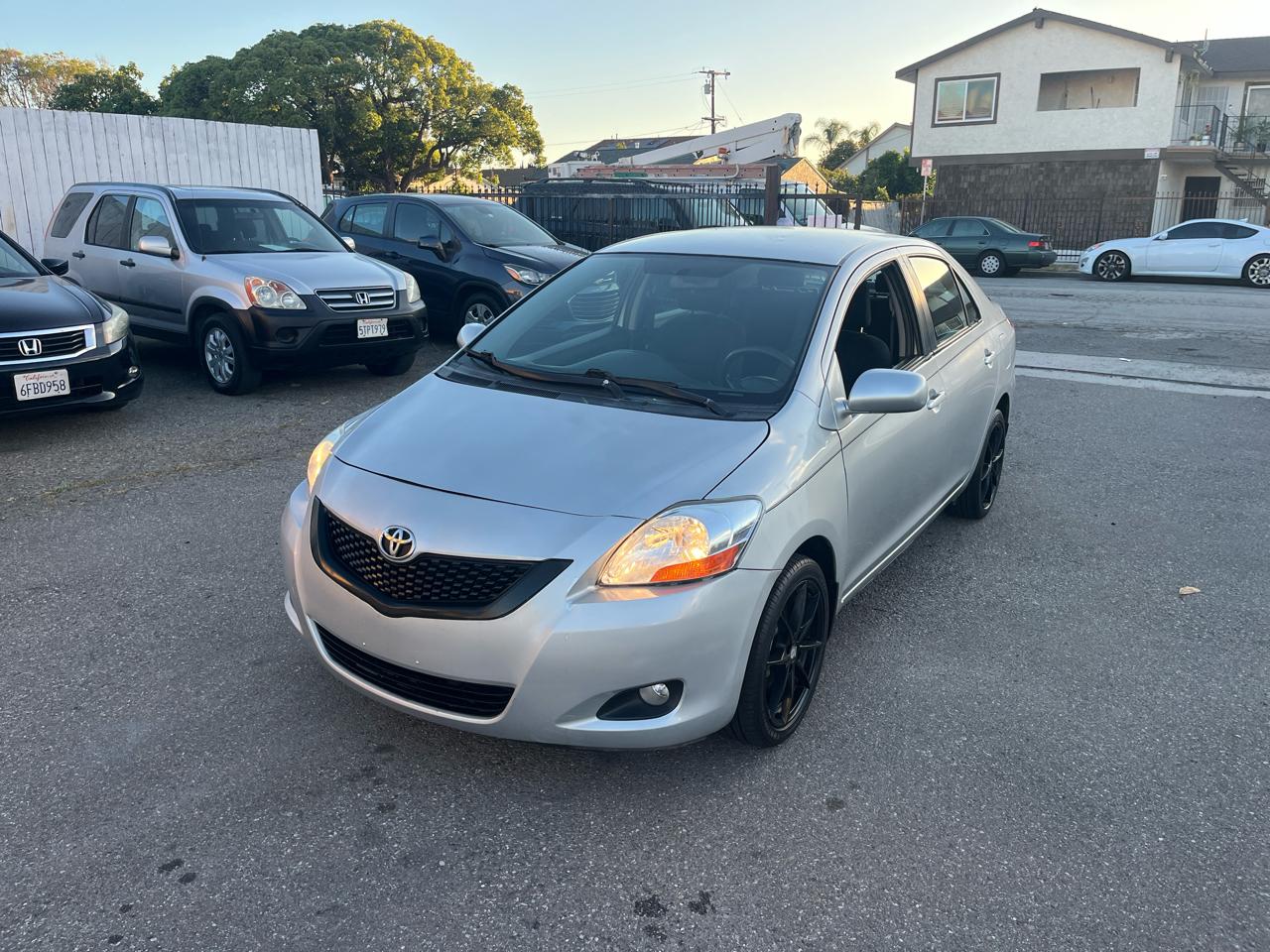 Toyota Yaris Sedan 4-Speed AT 2010