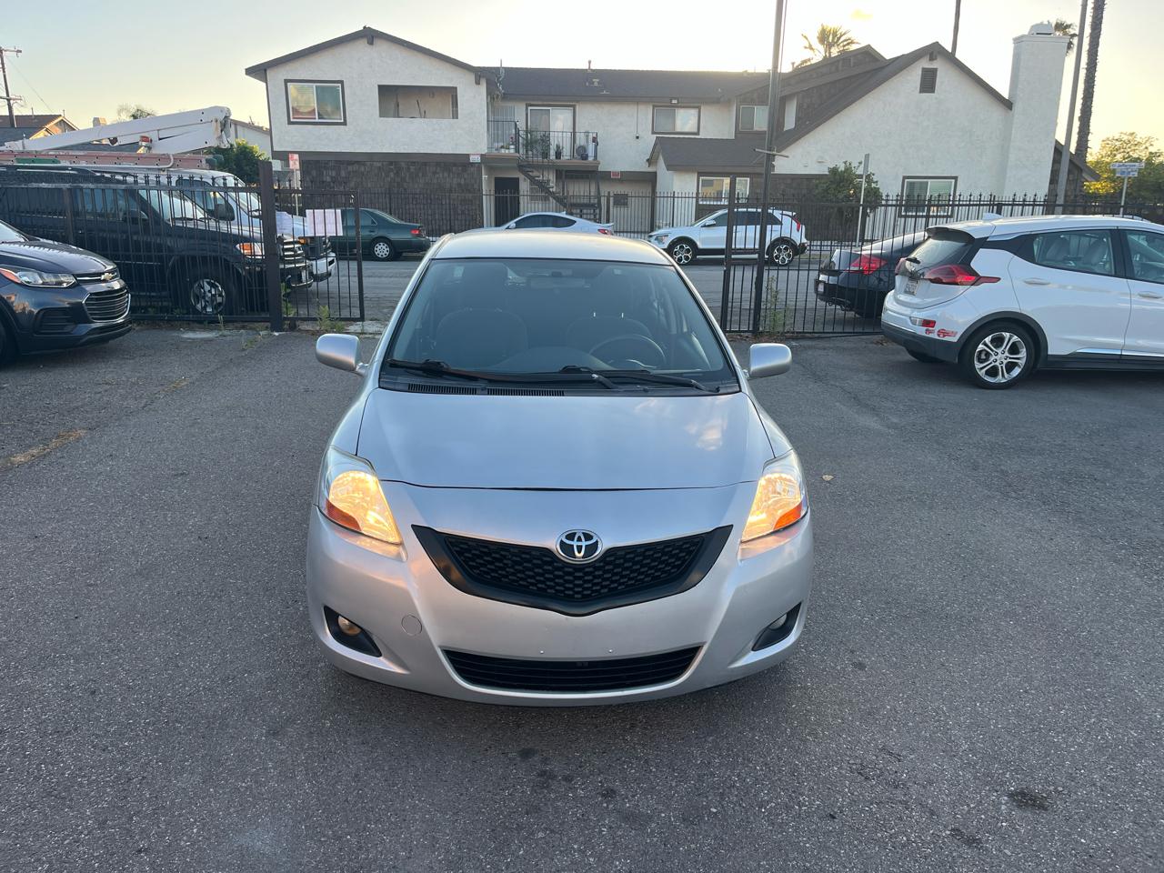Toyota Yaris Sedan 4-Speed AT 2010