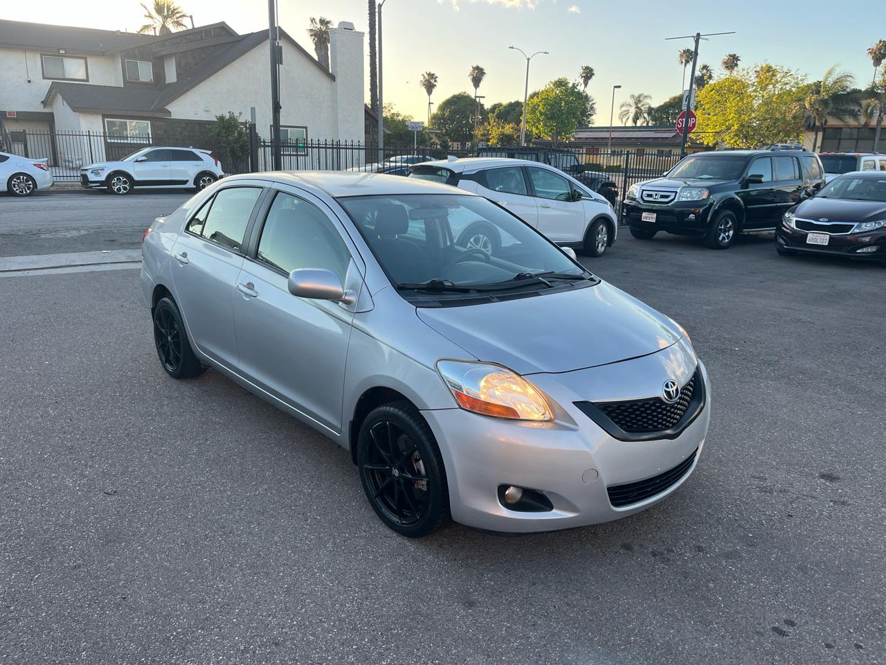 Toyota Yaris Sedan 4-Speed AT 2010