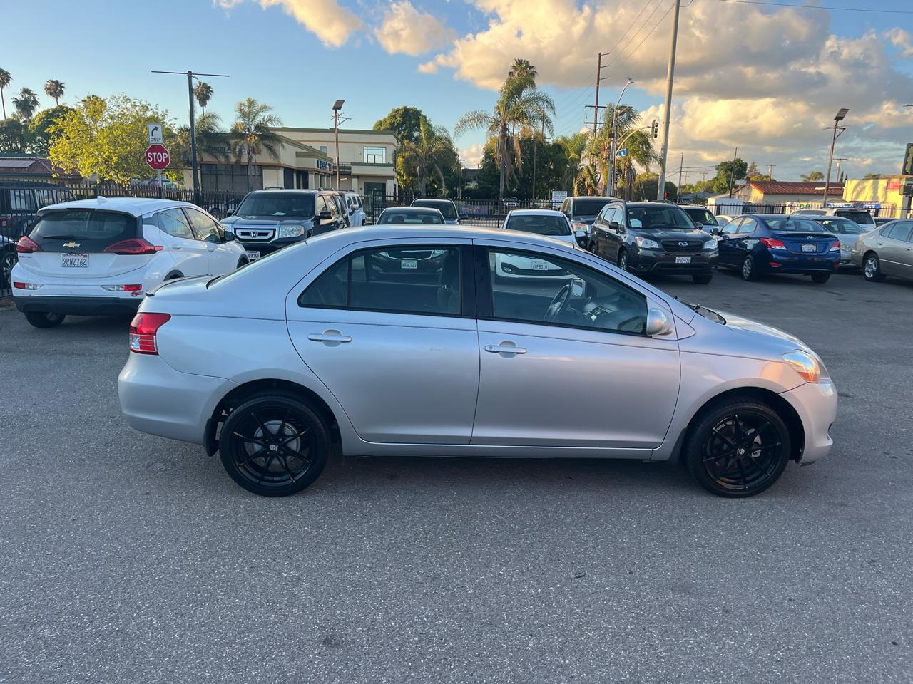 Toyota Yaris Sedan 4-Speed AT 2010