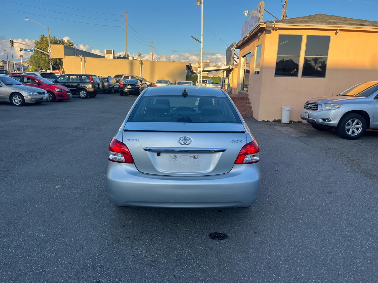 Toyota Yaris Sedan 4-Speed AT 2010