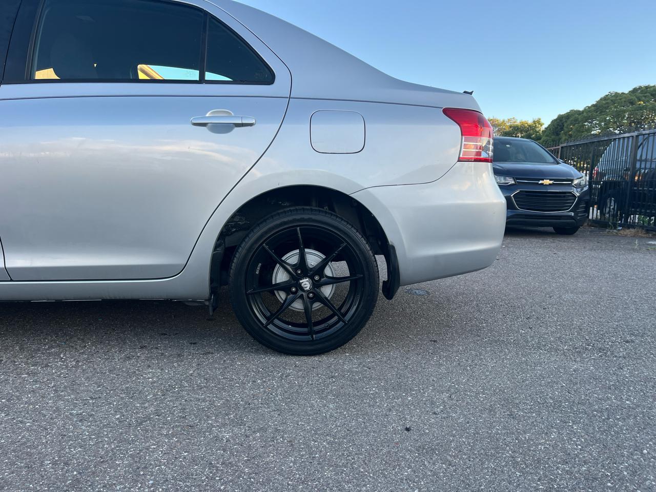 Toyota Yaris Sedan 4-Speed AT 2010