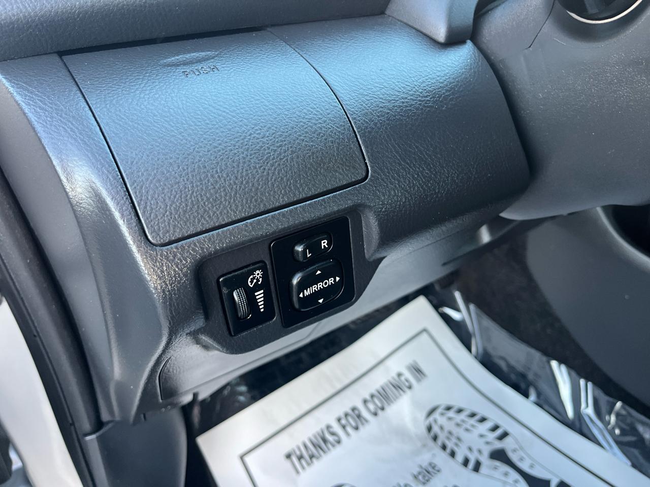 Toyota Yaris Sedan 4-Speed AT 2010