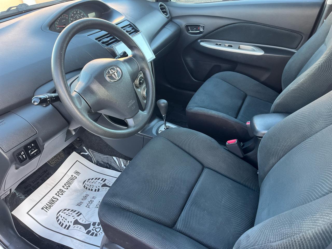 Toyota Yaris Sedan 4-Speed AT 2010