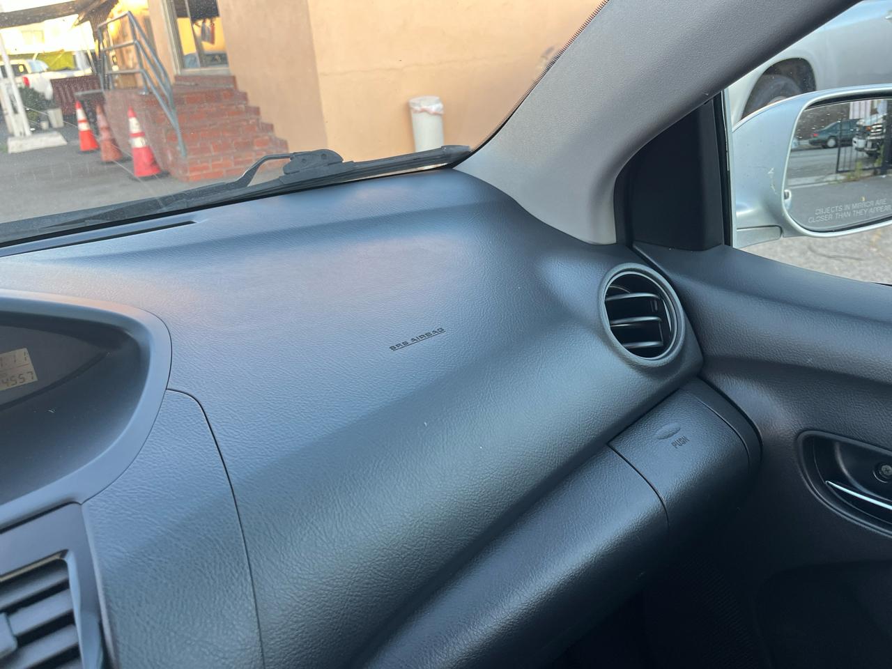 Toyota Yaris Sedan 4-Speed AT 2010