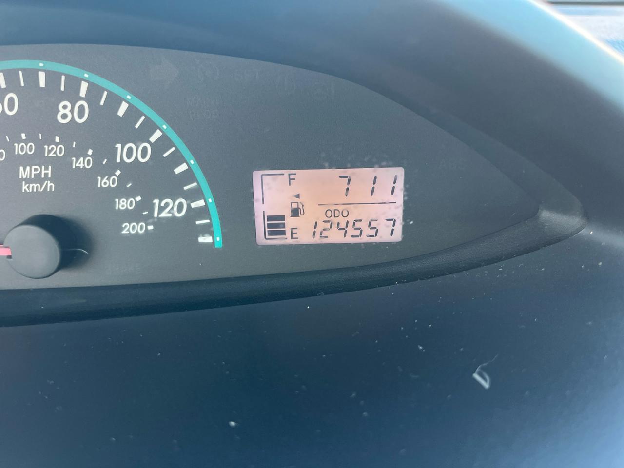 Toyota Yaris Sedan 4-Speed AT 2010