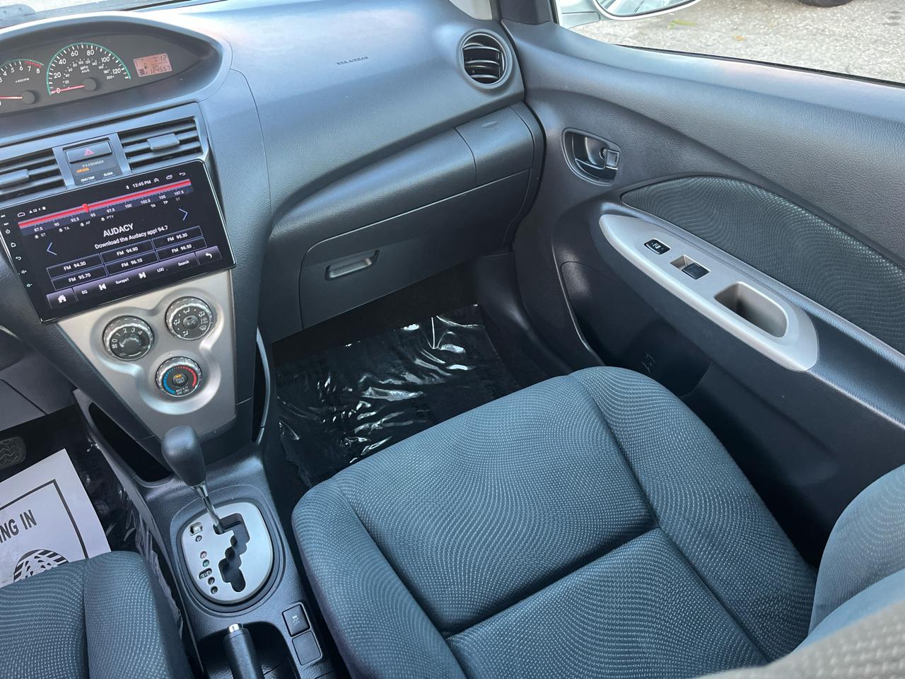 Toyota Yaris Sedan 4-Speed AT 2010