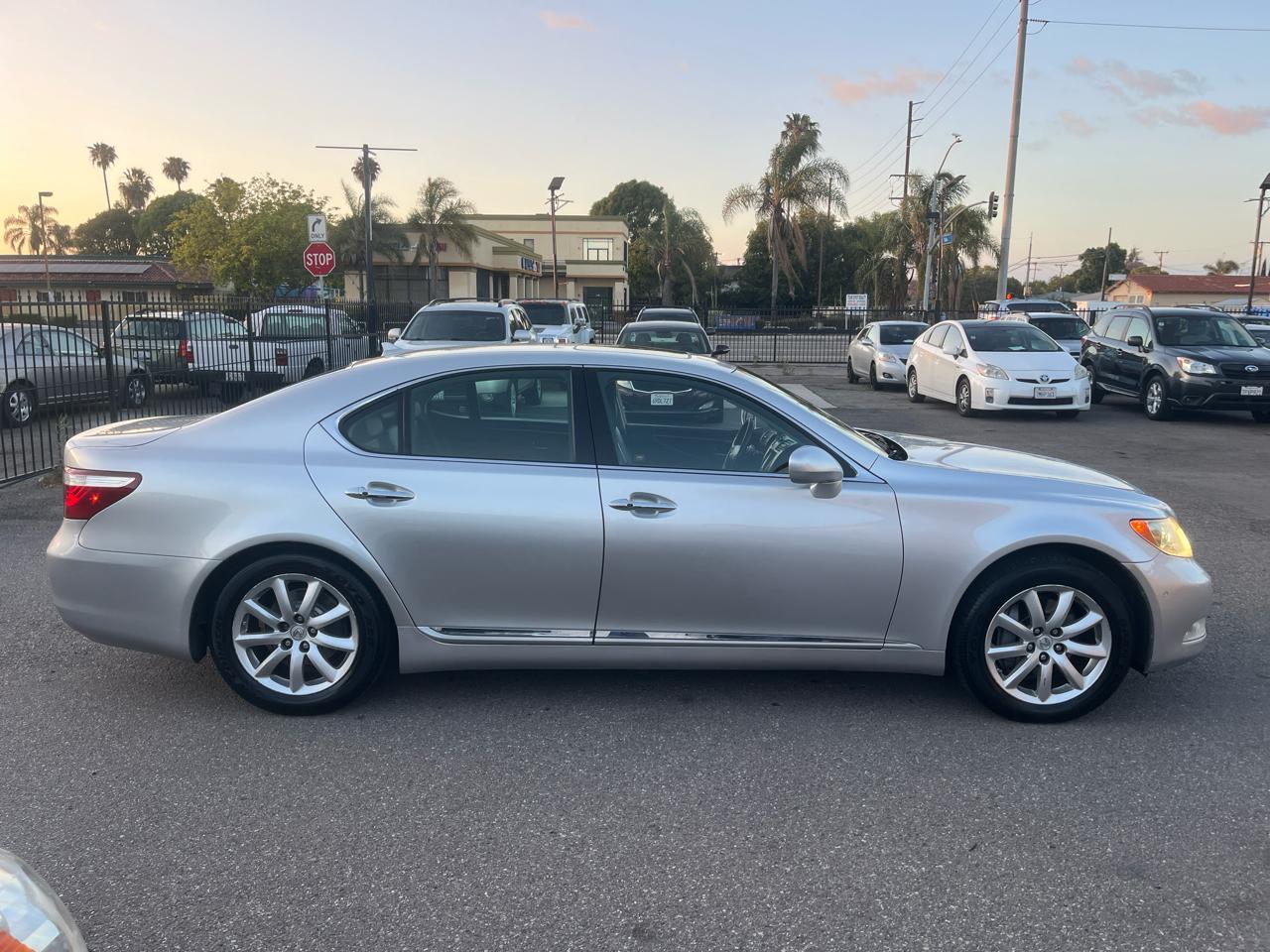 Lexus LS 460 Luxury Sedan 2008