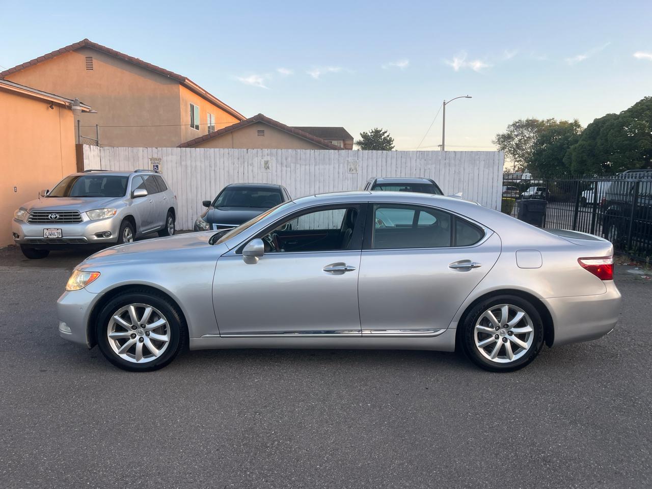 Lexus LS 460 Luxury Sedan 2008