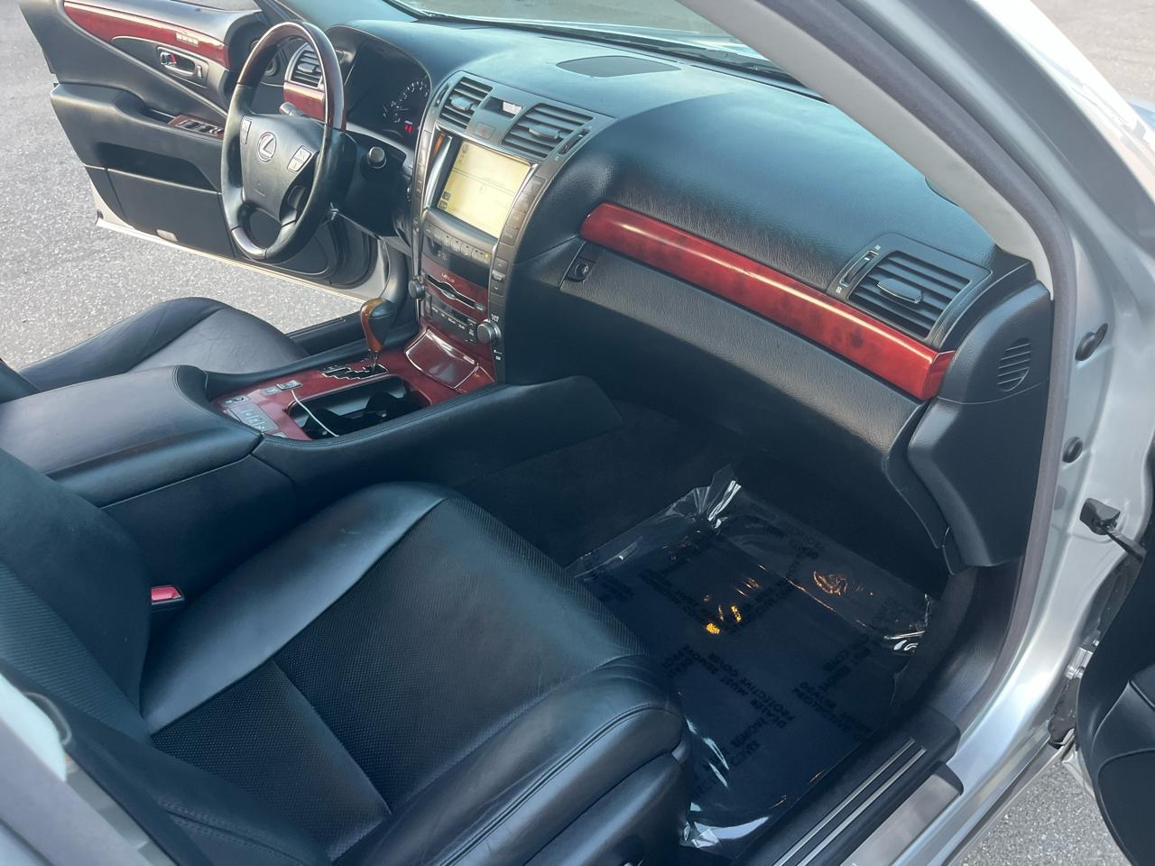 Lexus LS 460 Luxury Sedan 2008