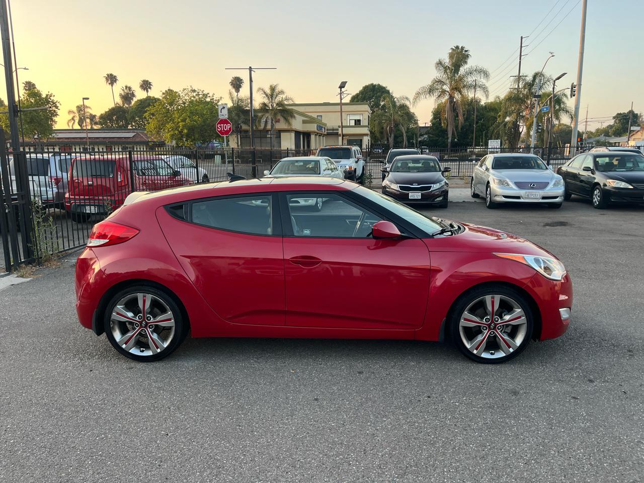 Hyundai Veloster Base 2013